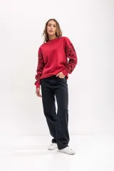 Pantalón de jean negro de corte recto.