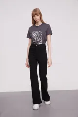 Pantalón Oxford de tiro alto color negro.