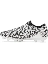 Championes de fútbol Under Armour Magnetico Select 5 con diseño de estampado digital en blanco y negro. Presentan parte superior de piel sintética, cuello textil tipo calcetín y suela de TPU con tacos cónicos para tracción en césped natural.