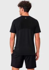 Camiseta deportiva de manga corta en color verde oscuro, confeccionada en tejido técnico con paneles laterales texturizados y cuello redondo.
