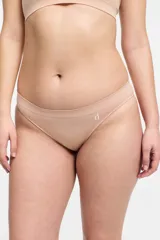 Bombacha de bikini color rosa, de microfibra sin costuras y tiro bajo.