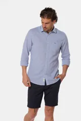 Bermuda clásica de color beige, confeccionada en una mezcla de algodón y spandex para mayor flexibilidad y comodidad.