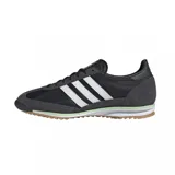 Championes adidas modelo SL 72 OG, de diseño retro con exterior en nylon negro y refuerzos de gamuza en tono gris oscuro. Presenta las icónicas tres tiras laterales en blanco, una entresuela con detalle en verde menta y suela de goma dentada color caramelo.