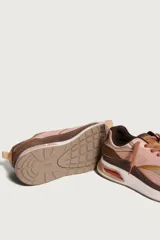 Zapatillas Hoff modelo Skytree, color rosa con detalles en marrón y beige.