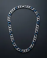 Cadena de acero quirúrgico estilo es eslabón cubano, con inserciones de color azul intercaladas.
