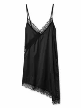 Vestido lencero negro de satén con escote en V y detalle de encaje en el borde superior y en el ruedo asimétrico. Cuenta con tirantes finos ajustables.