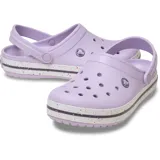 Zueco Crocs Crocband™ Speckled Band color lavanda con suela blanca con motas de colores.