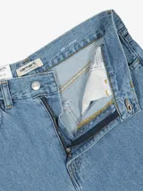 Pantalón de mezclilla Carhartt WIP modelo W' Jane Pant, de corte amplio y pierna ancha, talle alto y ligeramente acampanada. Confeccionado en denim orgánico Fairfield de 11 oz con lavado Blue Heavy Stone Wash.