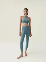 Calza larga color beige de tejido Shapplex_B con costuras laterales y cintura alta.