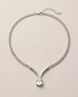 Collar de acero con cadena fina y un dije colgante en forma de lágrima con circonia.