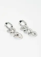 Aros largos plateados con eslabones y strass.