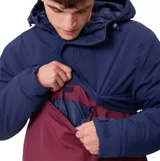 Campera tipo canguro con capucha, diseño bicolor en azul marino y bordó, con logo de la marca Rusty bordado en el pecho.