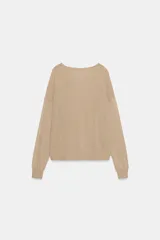 Jersey de punto fino negro con escote en V profundo y manga larga con puños ajustados.