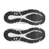 Championes de running Under Armour modelo Pursuit 4, color negro con detalles en blanco. Presentan una parte superior de malla transpirable, cierre con cordones y entresuela Charged Cushioning de espuma moldeada por compresión para mayor amortiguación y durabilidad.