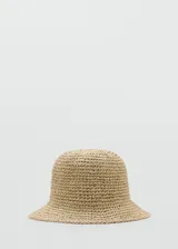 Sombrero tipo bucket de fibra natural y hilo metálico, color beige, con diseño tejido y ala corta.