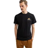 Remera negra de algodón con estampado pequeño en el pecho izquierdo con el logo de la marca Rhythm.