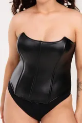 Corset largo color marrón de cuerina, con ballenas y tiras regulables en la espalda.