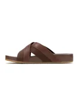 Sandalias de hombre con diseño de tiras cruzadas en combinación de cuero y tejido textil, con suela plana de goma.
