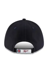 Gorra New Era modelo 9FORTY de los Detroit Tigers, color azul marino con el logo del equipo bordado en blanco en el panel frontal y visera curva.