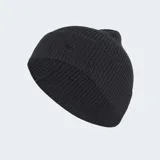 Gorro tipo beanie de punto acanalado en color negro, con diseño de doblez y logo metálico del Trifolio de Adidas en el frente.