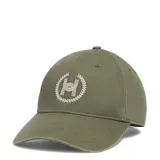 Gorra Under Armour color verde militar con logo bordado en blanco.