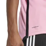 Camiseta de fútbol Adidas del Inter Miami CF, modelo titular temporada 24/25, color rosa con detalles en negro. Presenta el escudo del club, el logo de Adidas y el logo de Royal Caribbean en el centro.