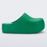 Sandalia tipo zueco de plataforma Melissa modelo Free Clog Up, color verde, de diseño moderno y acabado mate.