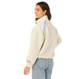 Campera reversible de polar tipo sherpa, con diseño de cuello alto y cierre frontal. Presenta paneles en color celeste en la parte superior y cuerpo en tono beige, con un corte relajado y funcional para actividades al aire libre.