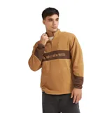 Buzo de polar con cierre frontal parcial y cuello alto, color marrón con franja horizontal y detalles en puños en color marrón oscuro. Incluye logo de la marca estampado en el pecho.