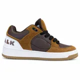 Zapatillas Airwalk Throlle de estilo urbano, color marrón y chocolate con inserciones de gamuza, cordones negros y suela de goma blanca con base marrón.