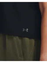 Remera deportiva de manga corta con cuello redondo, confeccionada en tejido ultrasuave y transpirable con elasticidad en cuatro direcciones.