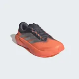Championes de running Adidas Supernova Rise 3, color naranja con detalles en gris oscuro y plateado. Presentan empeine de tejido técnico transpirable, mediasuela con tecnología Dreamstrike+ para mayor amortiguación y suela Lighttraxion para un agarre óptimo.