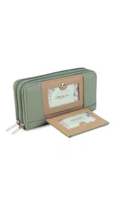 Billetera larga de diseño combinado en tonos terracota y beige, confeccionada en material sintético con textura tipo gamuza y lisa. Cuenta con cierre perimetral, solapa frontal con broche a presión y visor para documentos, además de múltiples compartimentos internos para tarjetas, billetes y monedero con cierre.