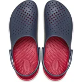 Zuecos Crocs modelo InMotion LiteRide Clog, de color gris en la parte superior perforada con tira trasera pivotante y suela gruesa de plataforma en color blanco con detalles negros.