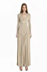 Body de manga larga color beige con escote en V profundo.