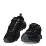 Championes de trail running Merrell modelo Tempo Exp, color negro. Presentan una construcción robusta con malla transpirable y refuerzos sintéticos, suela con tacos para mayor tracción y cordones ajustables.