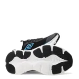 Championes Umbro Dynamen para mujer, en color negro con detalles en celeste y suela blanca.
