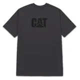 Remera de manga corta y cuello redondo, color negro lavado, con el logo de la marca CAT estampado en el centro del pecho.