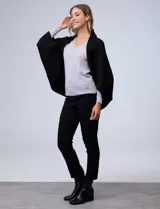 Cardigan de tejido suave con frente abierto y mangas amplias de corte holgado.