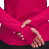 Remera deportiva Under Armour Qualifier Run de color negro, con medio cierre frontal, mangas largas con orificios para los pulgares y tecnología que absorbe la humedad.