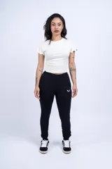 Pantalón de jogging negro de felpa con frisa, corte ajustado, cintura elástica con cordón de ajuste y logo bordado en el muslo izquierdo.