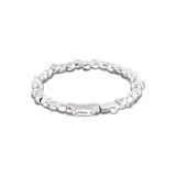 Pulsera elástica plateada con cuentas irregulares de aleación de metales bañadas en plata y pieza central con el logo de la marca Uno de 50 grabado.