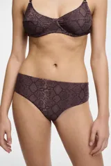 Bombacha de bikini culotteless con estampado animal print tipo serpiente en tonos marrones y tiro bajo.