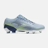 Championes de fútbol Joma modelo Gol, color celeste con detalles en amarillo neón y azul marino. Presentan un diseño aerodinámico con suela de tapones fijos para césped natural.