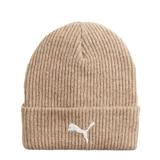 Gorro tipo beanie de punto acanalado en color beige, con vuelta en el borde y logo de Puma bordado en blanco en la parte frontal.