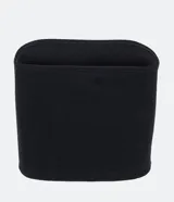 Top corto (cropped) sin breteles, de color rojo, con textura acanalada vertical.