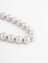 Collar corto de esferas doradas con cierre de mosquetón. Pieza de la colección cápsula SYMPHORINE X VIC SARAVIA.