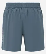 Bermuda deportiva masculina color verde oliva, confeccionada en poliéster y elastano. Posee cintura elástica con cordón interno ajustable y estampa reflectante en el lateral. Ideal para actividades deportivas.