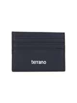 Tarjetero de cuero sintético marrón con múltiples ranuras para tarjetas y el logotipo de la marca impreso en blanco en la parte frontal.