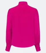 Camisa negra de poliéster con cuello camisero, manga larga abullonada y puño ancho abotonado.